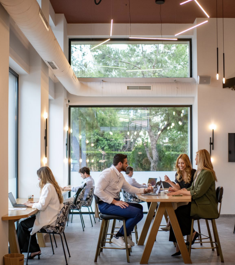 Co-working γωνιά με φυσικό φως