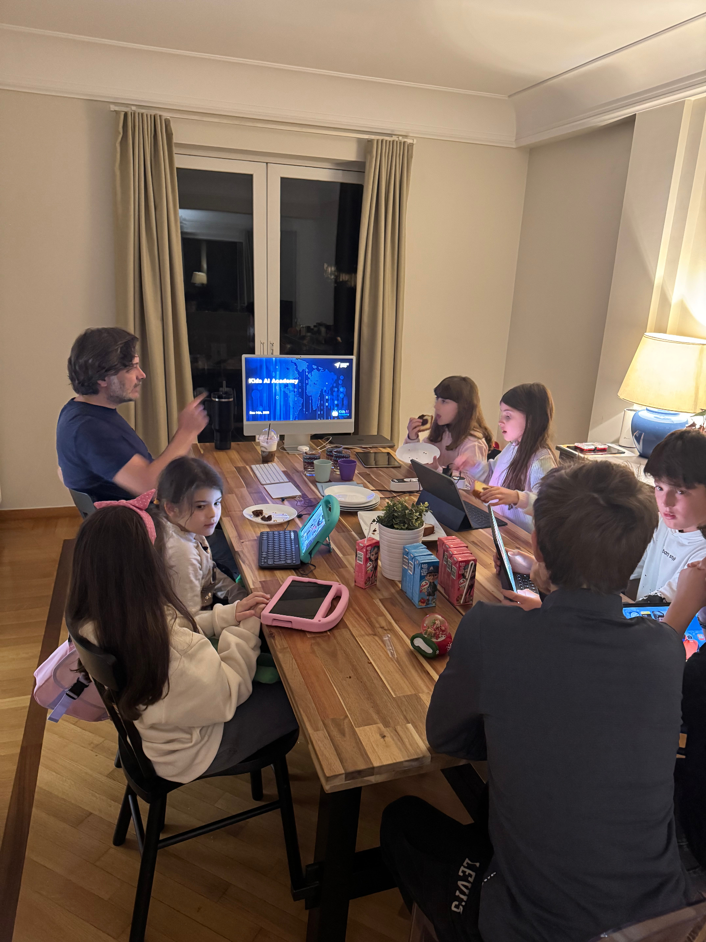 Παιδιά μπροστά σε iMac